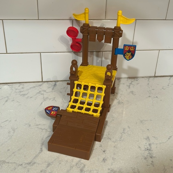 Mike the Knight Training Grounds Playset - Picture 1 of 5